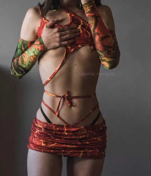 My favourite body part is my flat tummy 😋 [img]