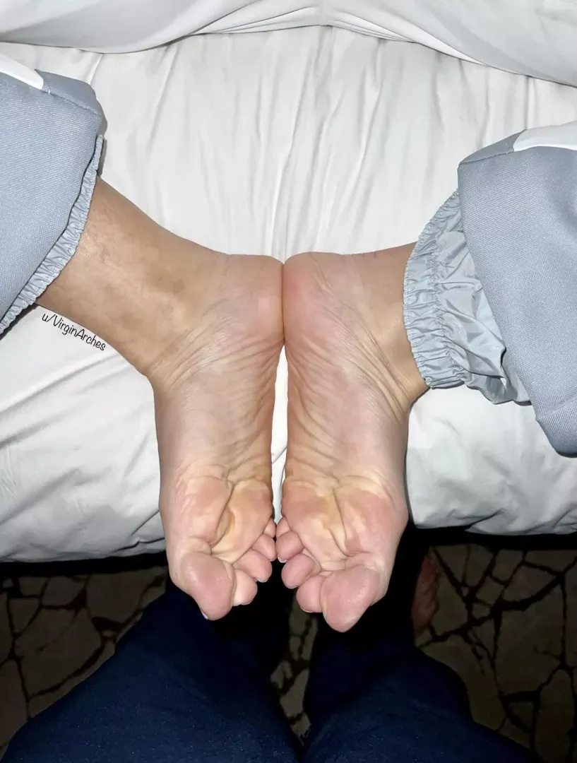 My feet are cold from the snow 🥺
