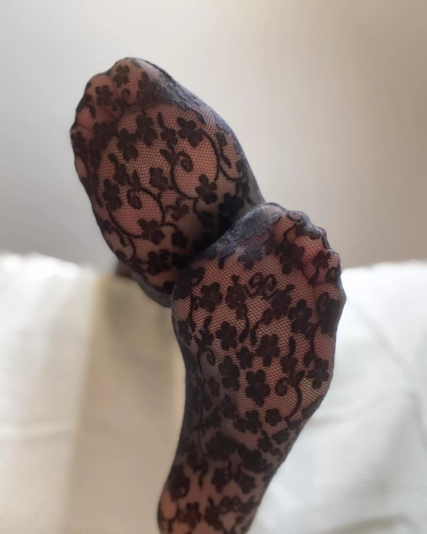 My feet are ready to be worshipped…