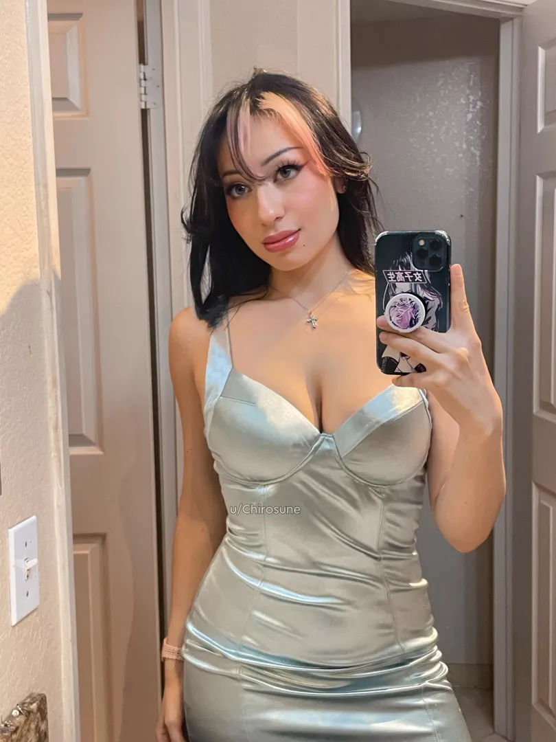 My first dress I’ve ever owned in this color.