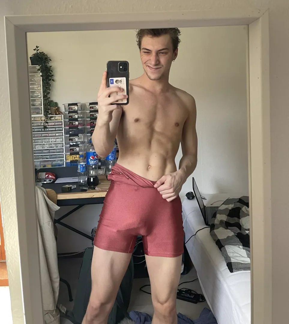 My first post! I'm a little bit nervous, hope that isn't obvi. Anyway here's my bulge for your Sunday morning