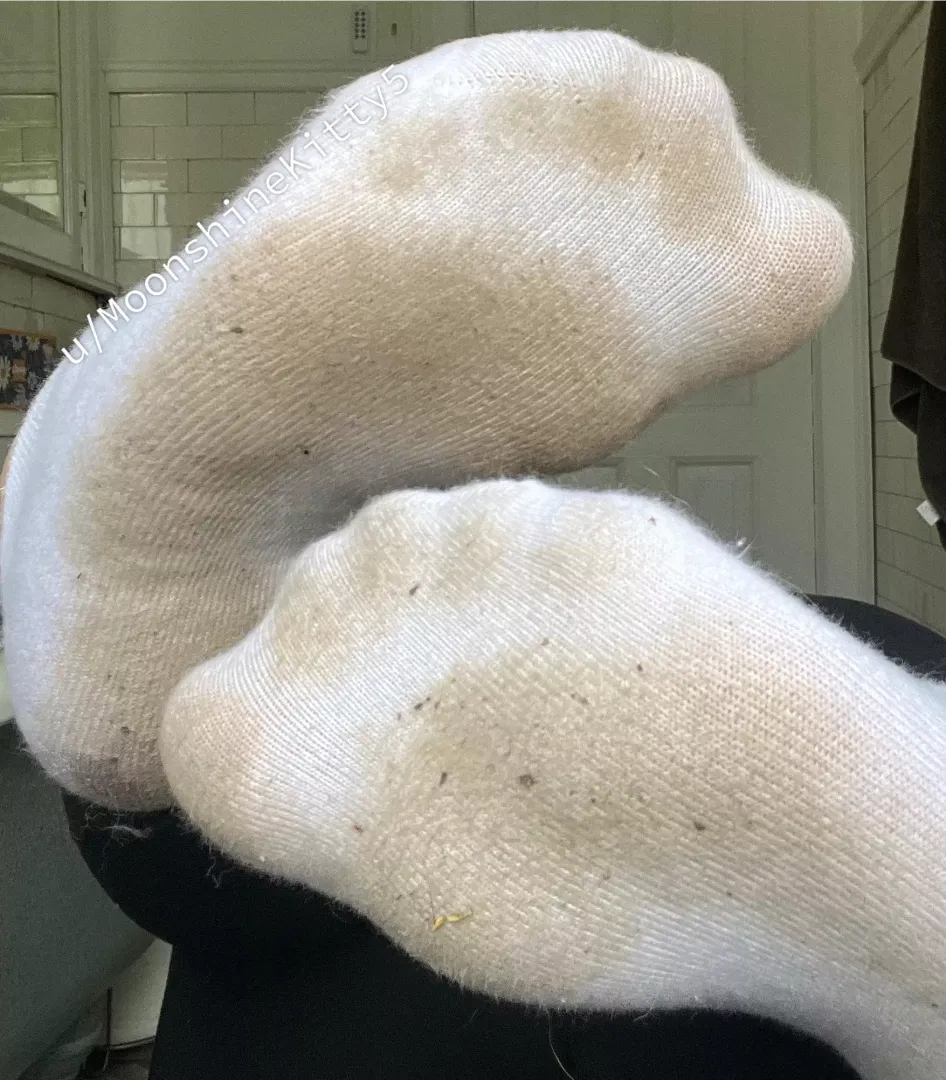 My footprints belong on your face 