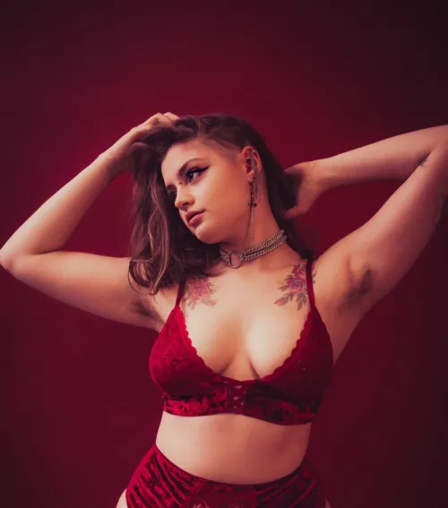 My friend took this beautiful photo of me. I thought y’all might appreciate it ;)