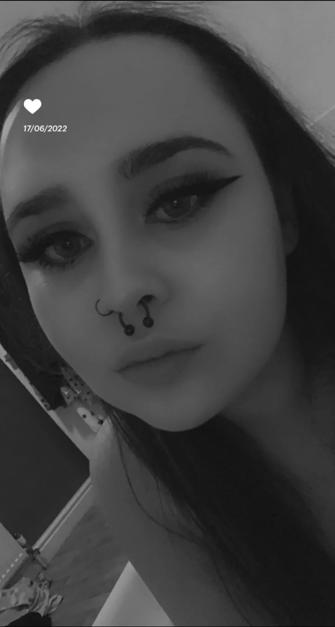 My gf doesn't think she's prime fuck material, who wants to prove her wrong!? 🤤🤤