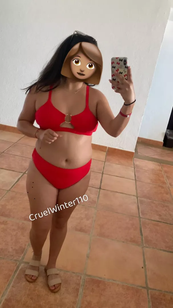 My gf is feeling a little self conscious. I think she’s amazing. What do you guys think? She’s u/LASumbissiveLatina
