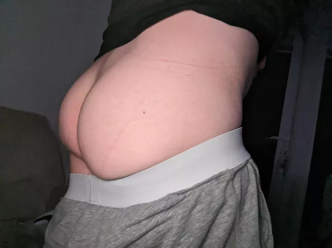 My girlfriend doesn't know I'm posting this.