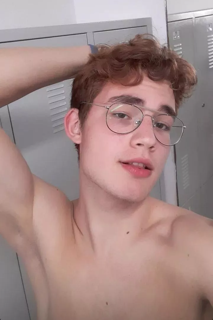 My hair gets really wavy. DM me ^^