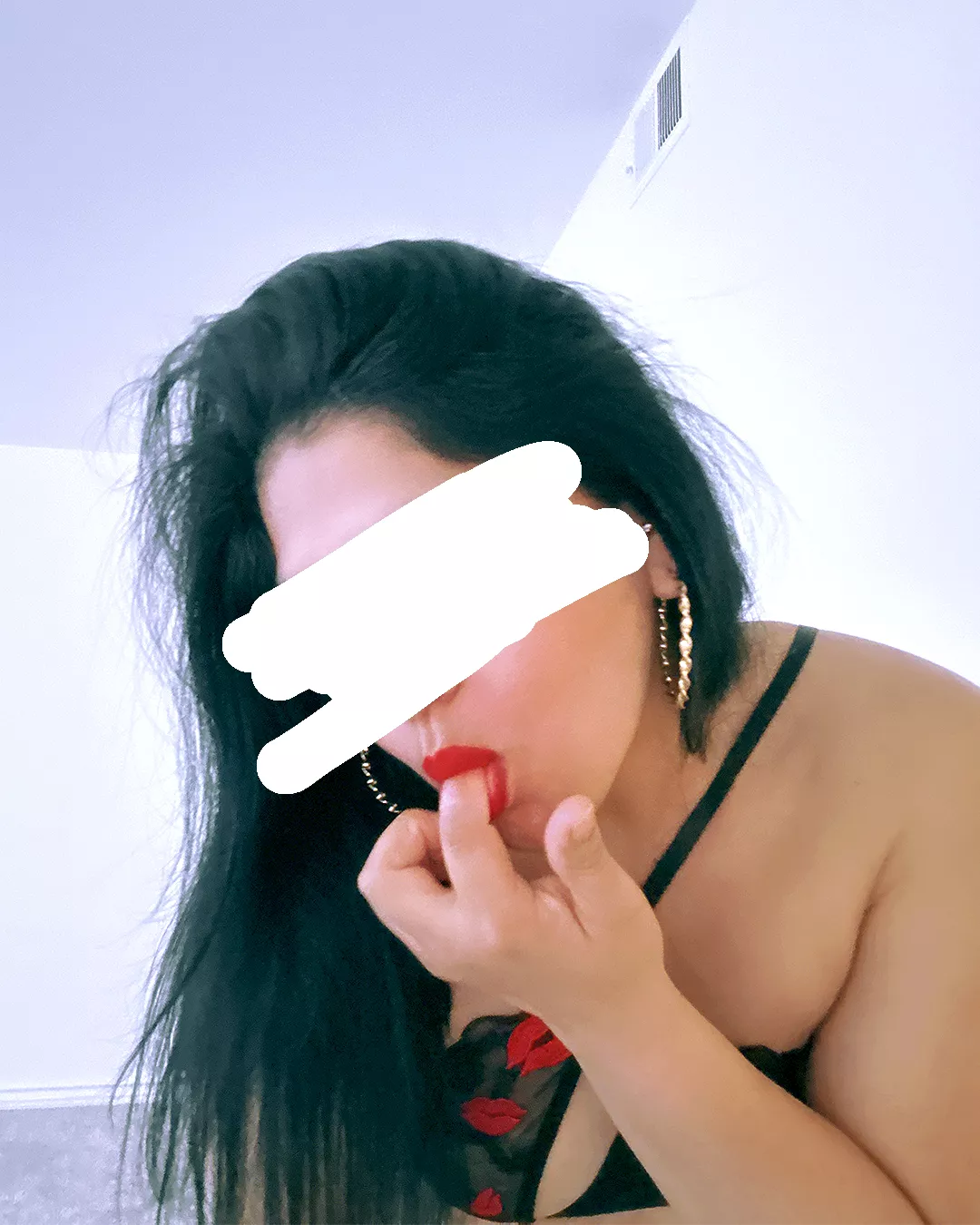 My hair looks pretty but I don't if I should change my natural color