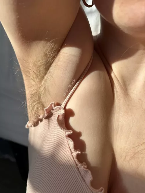 My hairy pits make me feel so pretty 