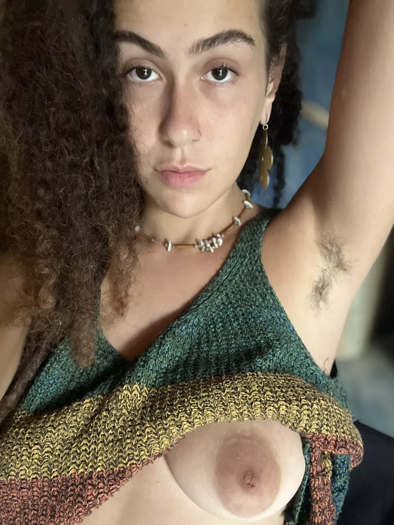 My hairy pits make me feel so sexy
