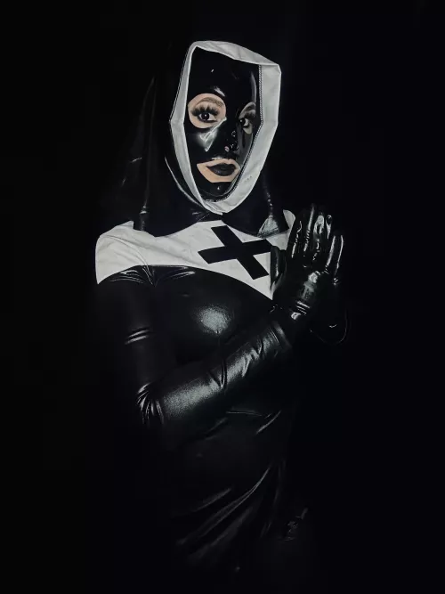 🖤 my hood is part of my commitment 🤍