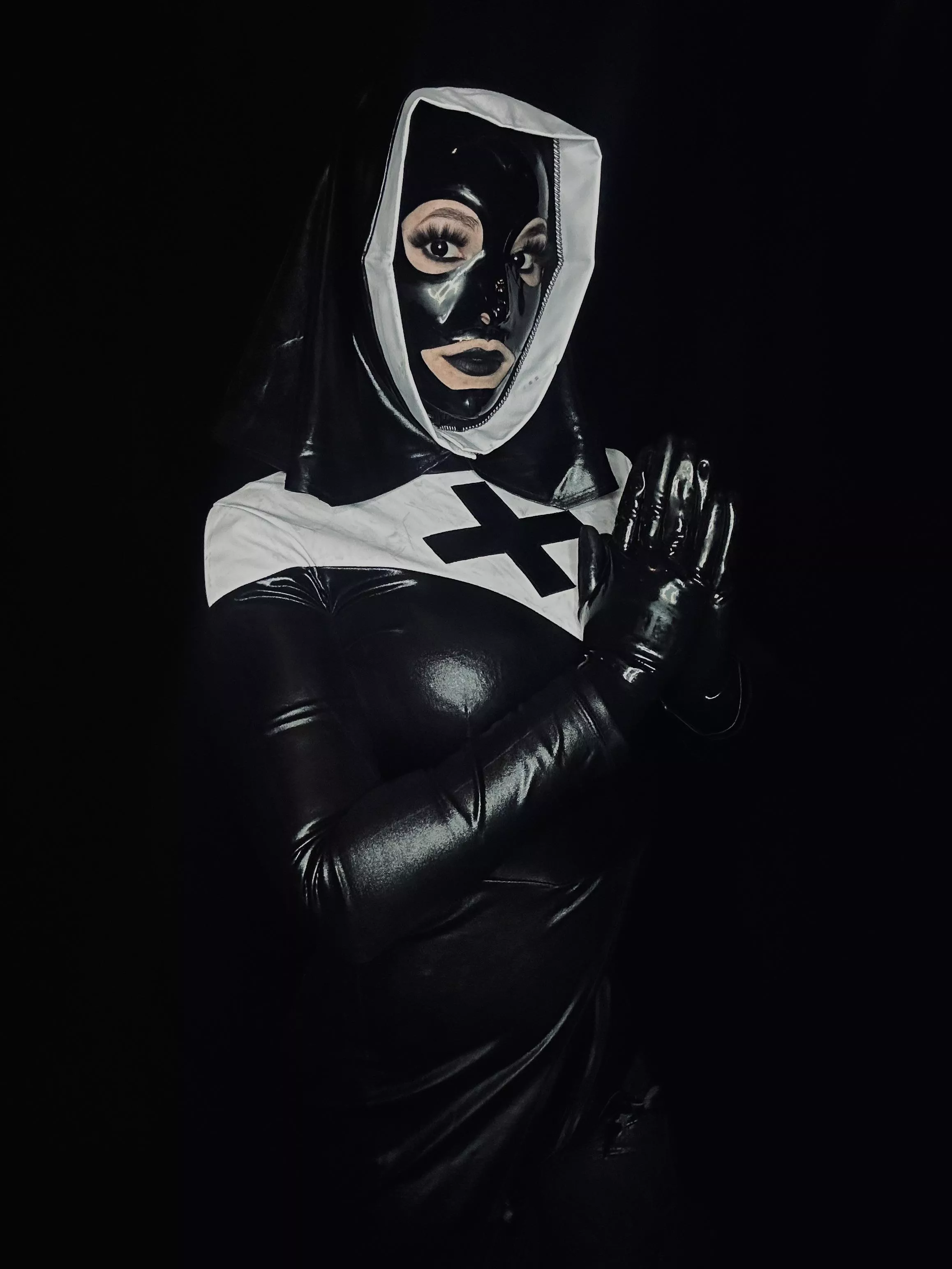 🖤 my hood is part of my commitment 🤍