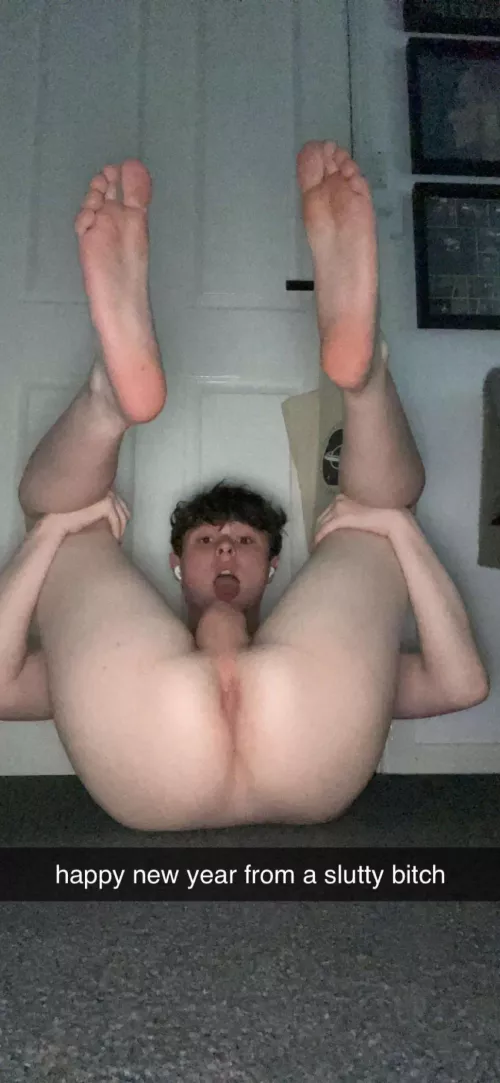My little slut wanted to wish all of you a happy new years. I’ll allow y’all to use his little pussy even though I own him. Snap is @nathaniel_2300