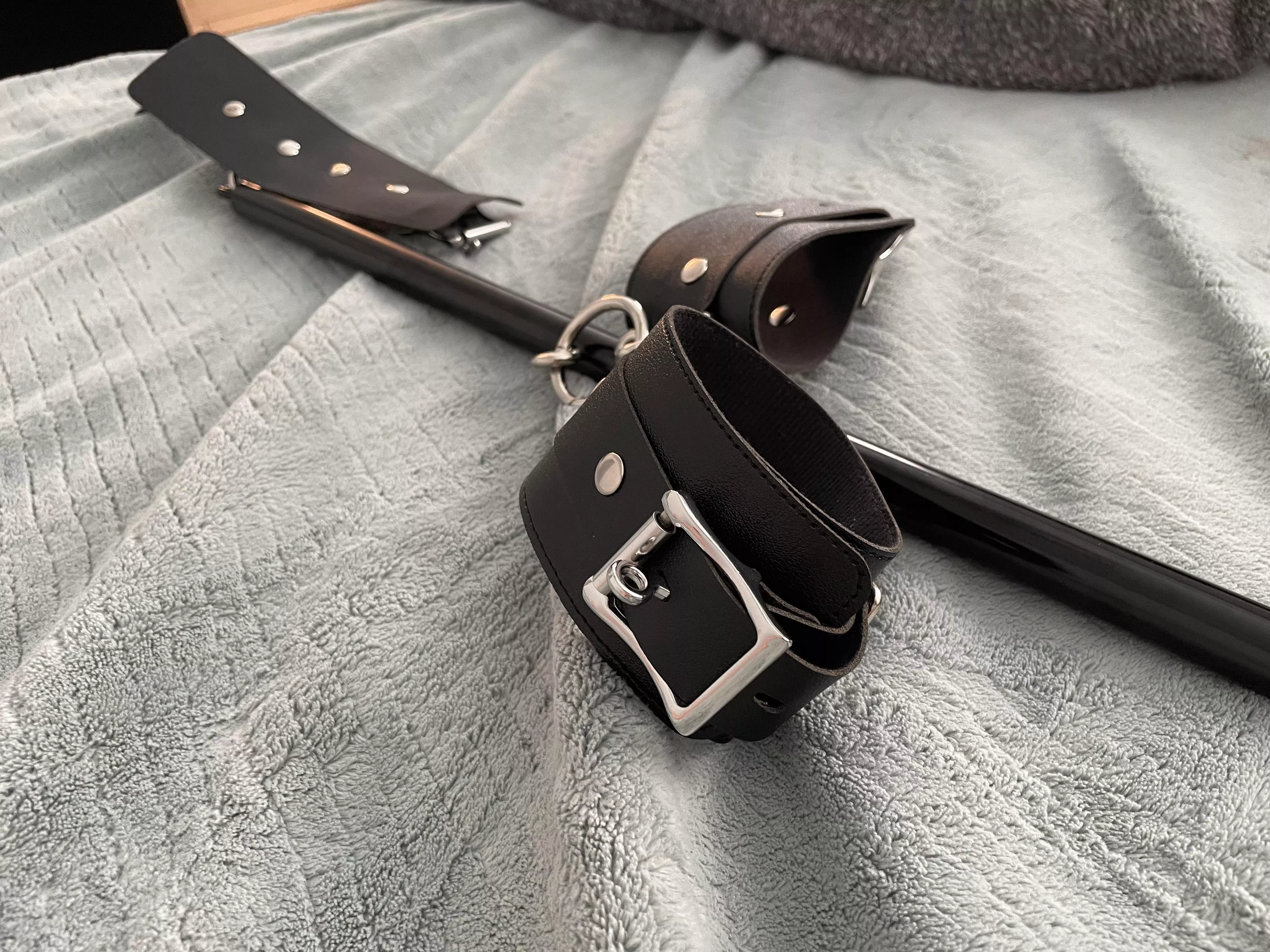 My man got me a spreader bar!