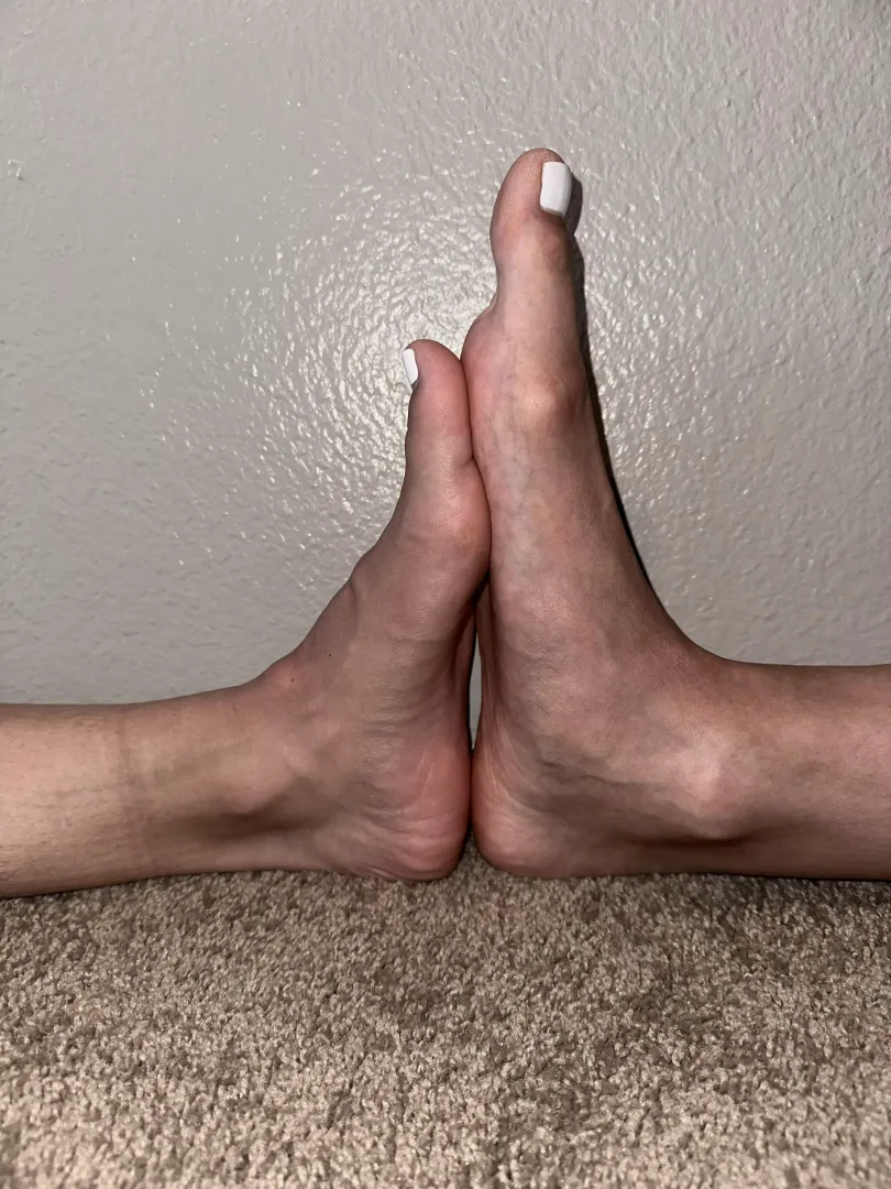 my massive feet devouring size 8.5s 😱