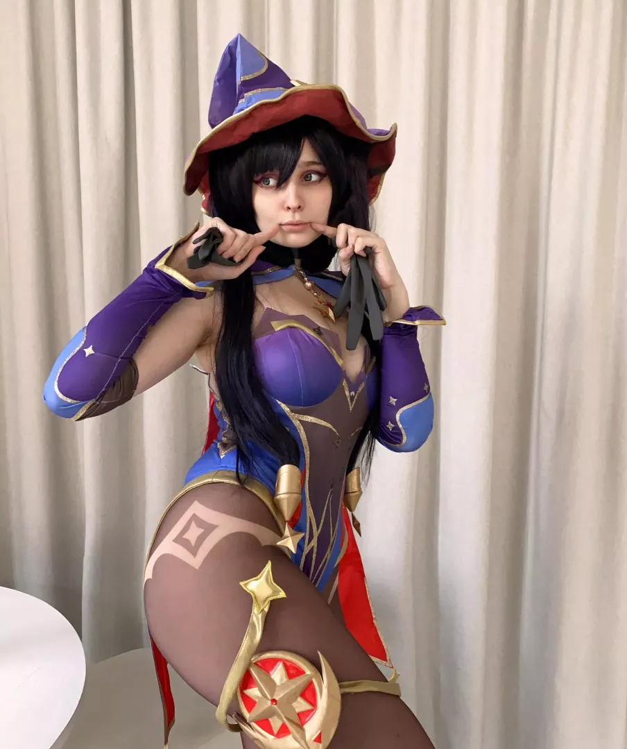 My Mona cosplay