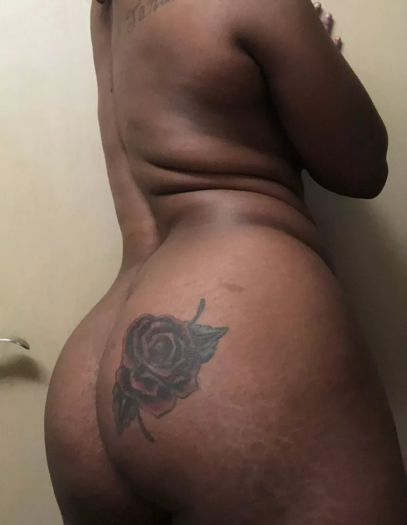 My natural milf booty