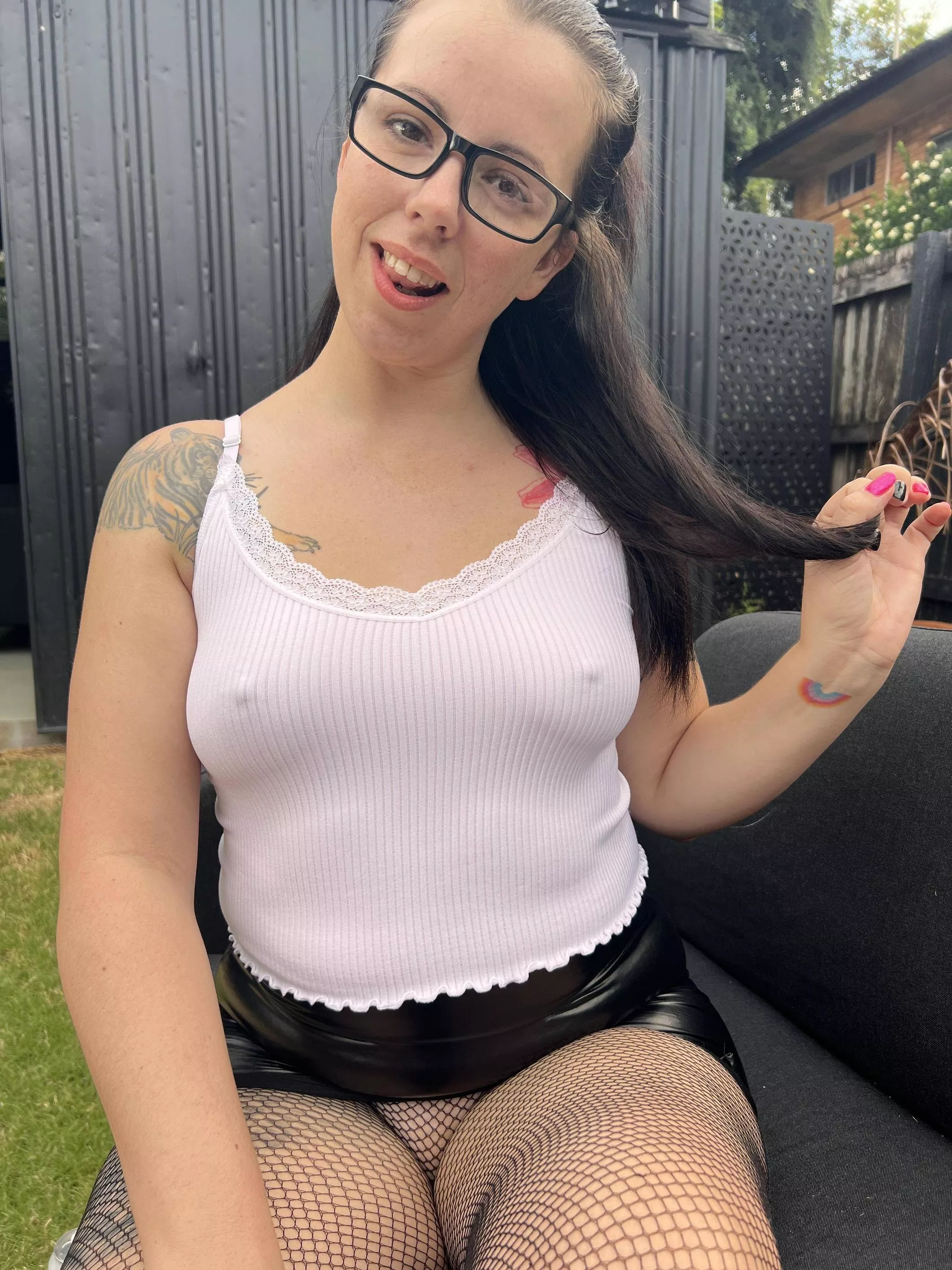 My neighbor is having a frat party, this Mom's ass should crash