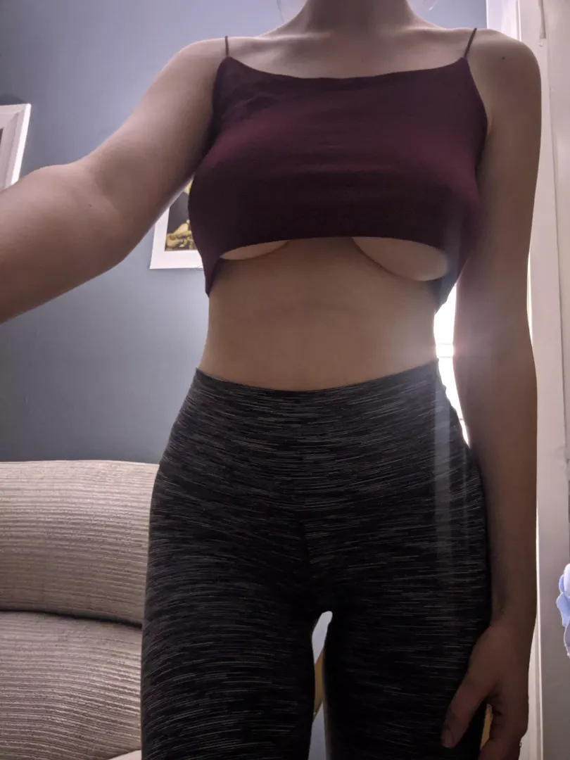 My new lululemons and my favourite top.. if I can call it that xD. Feelin' cute