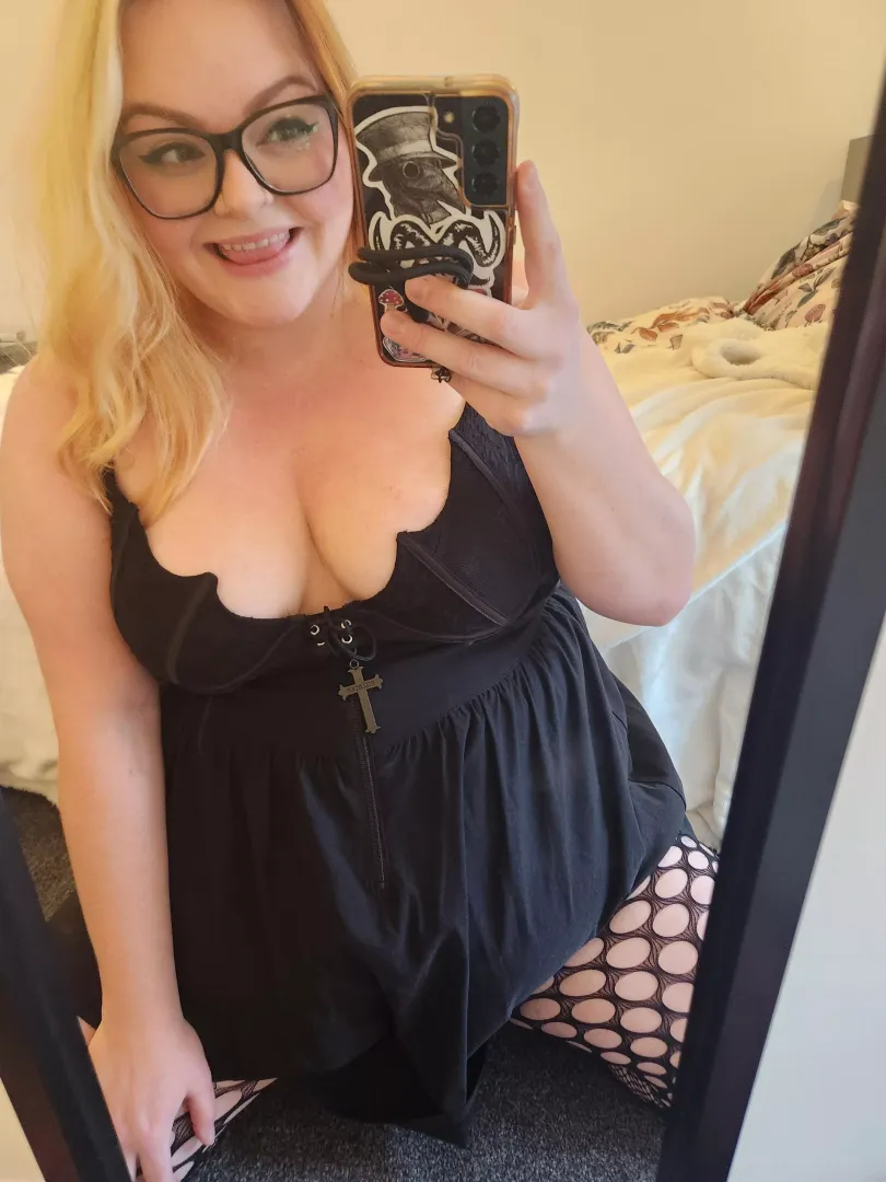 My only plan for this weekend is to find a face or cock to sit on 😈