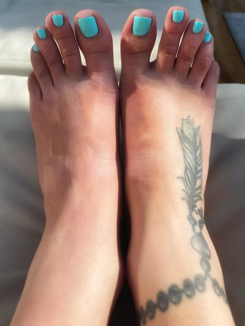 My petite pretty feet… [f]