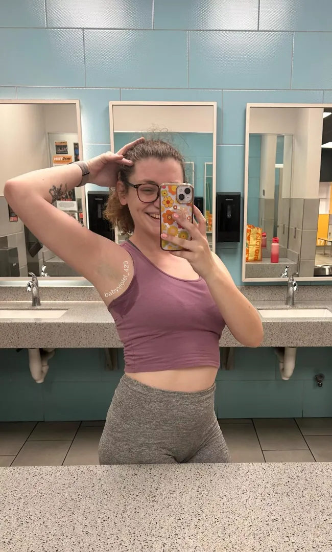 my pit stains smell so good 😌💦