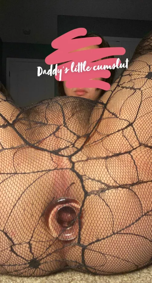 my plug keeps my hole ready for your cock ❤️