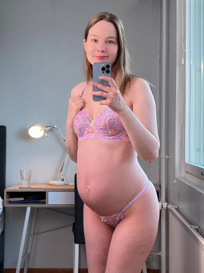 My pregnancy belly is so pretty