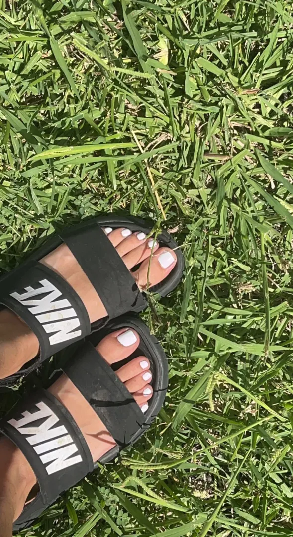 my pretty little feet are perfect for foot jobs ❤️