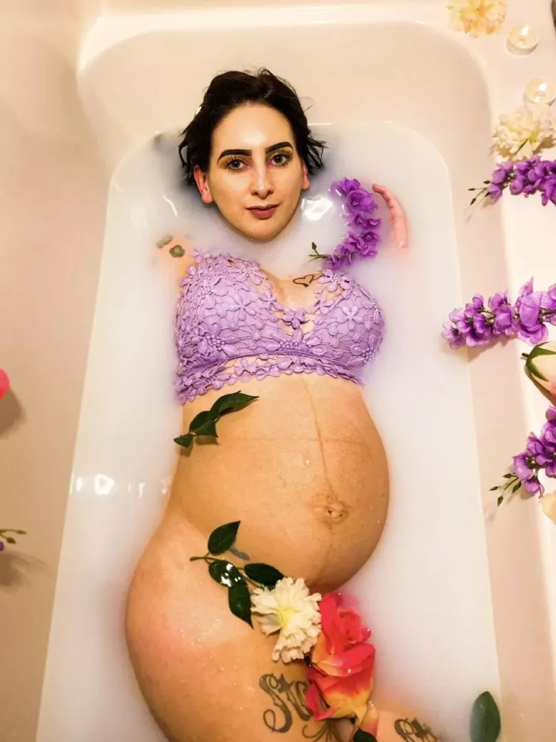My pussy is so creamy at 40 weeks! OC