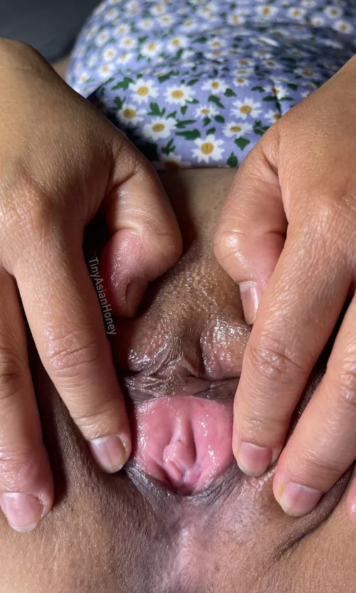 My pussyhole is quite cute do you think?