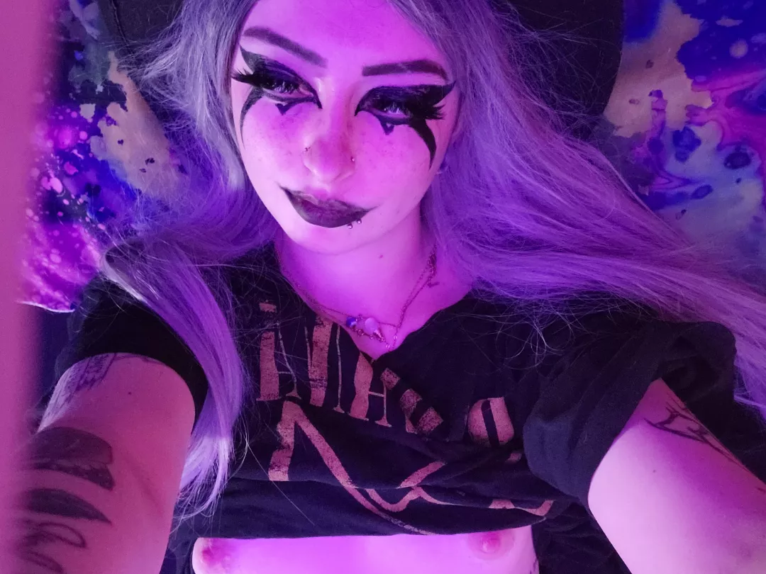 my shirt came up alittle and I don't care if you saw