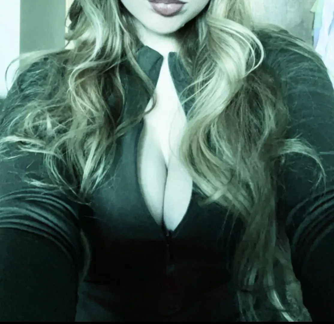 My shirt is just a little tight 🤭😘