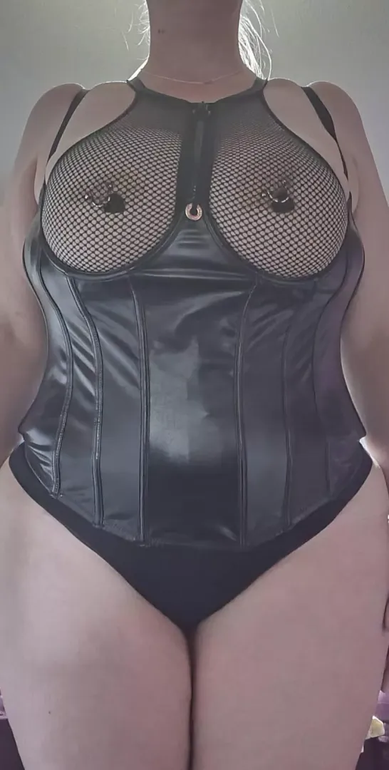 MY slave [F] dressed as instructed….. such a GOOD girl.