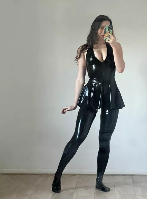 My spare room is currently serving as latex storage and dress up station! I loved this outfit from yesterday !