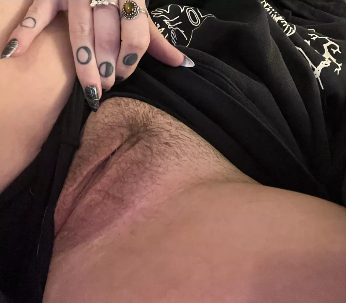 my thick thighs make perfect earmuffs while you bury your face in my pussy :)