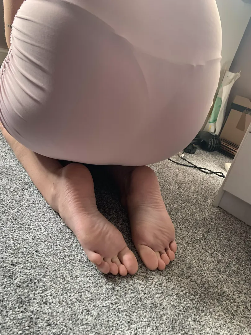 My thong and my toes say Hi !
