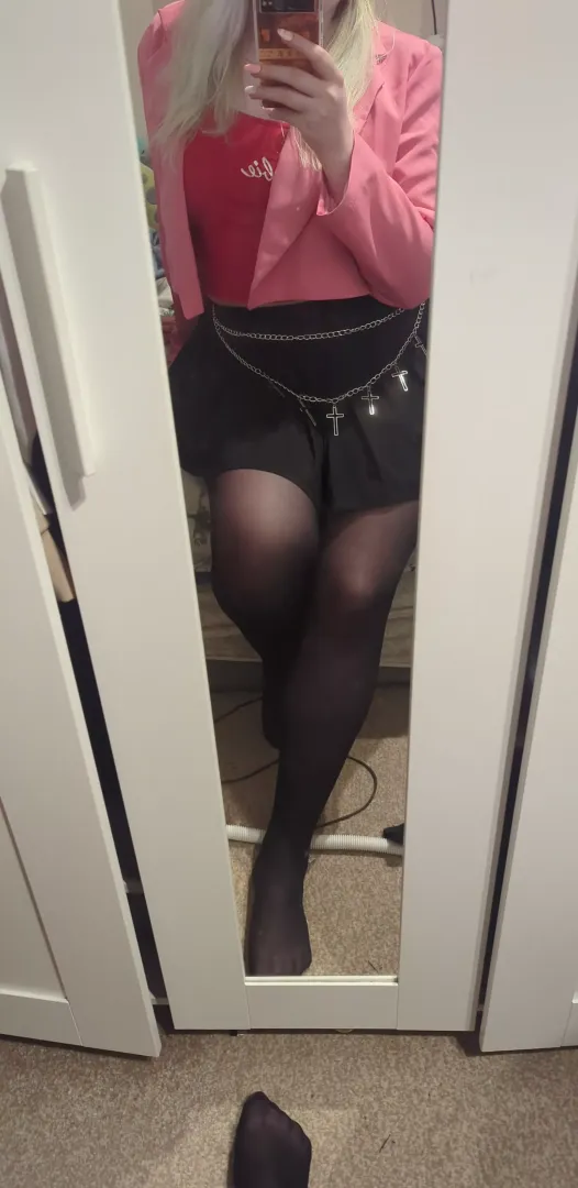 My tights get so sweaty after a long day of walking and being hot asf 🤭😈😜