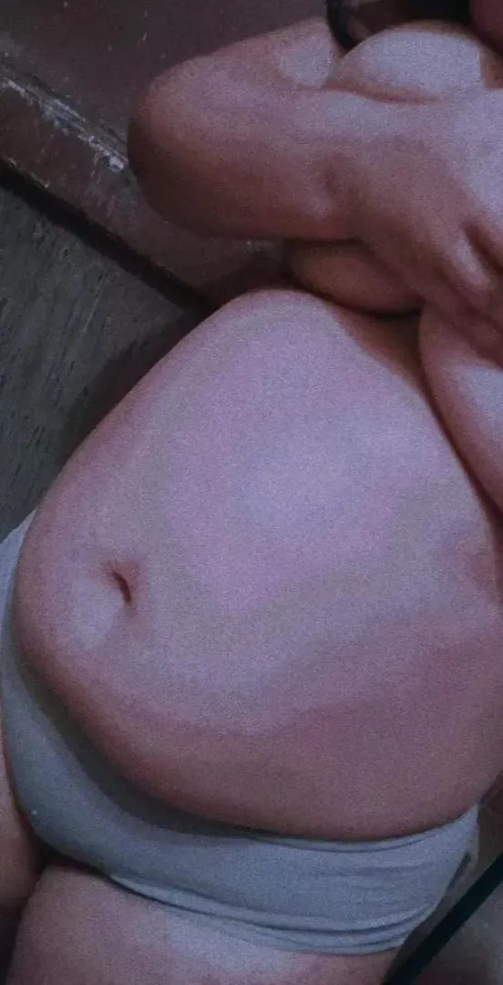 My titties rest so nicely on my round belly