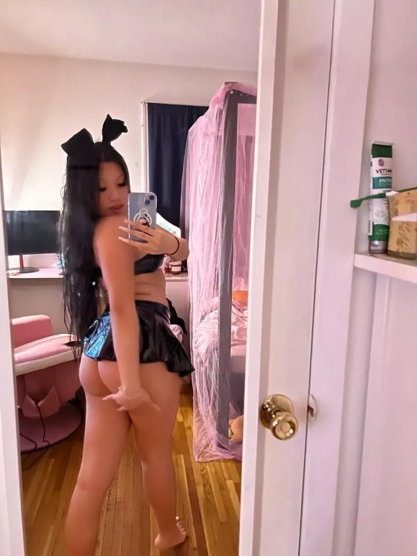 My titties waiting to be covered in cum😳