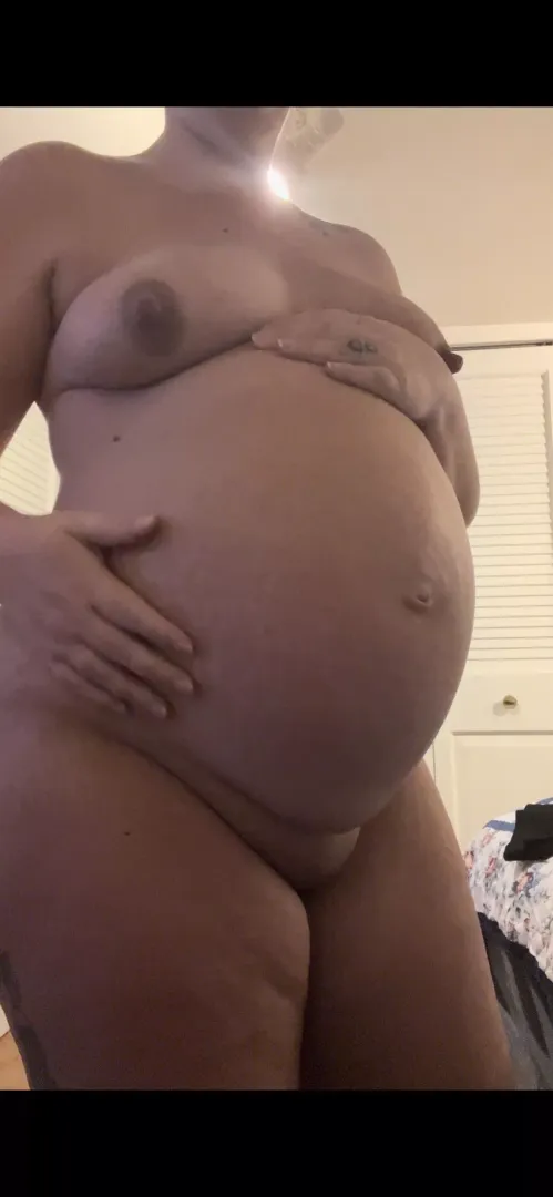My twin baby belly just keeps getting bigger