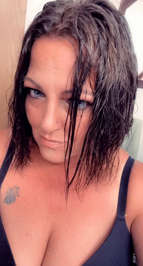 💦💎My Wife Just out of the Shower. Couldn’t help but make her a little wetter after seeing her like this getting ready.. 💎💦