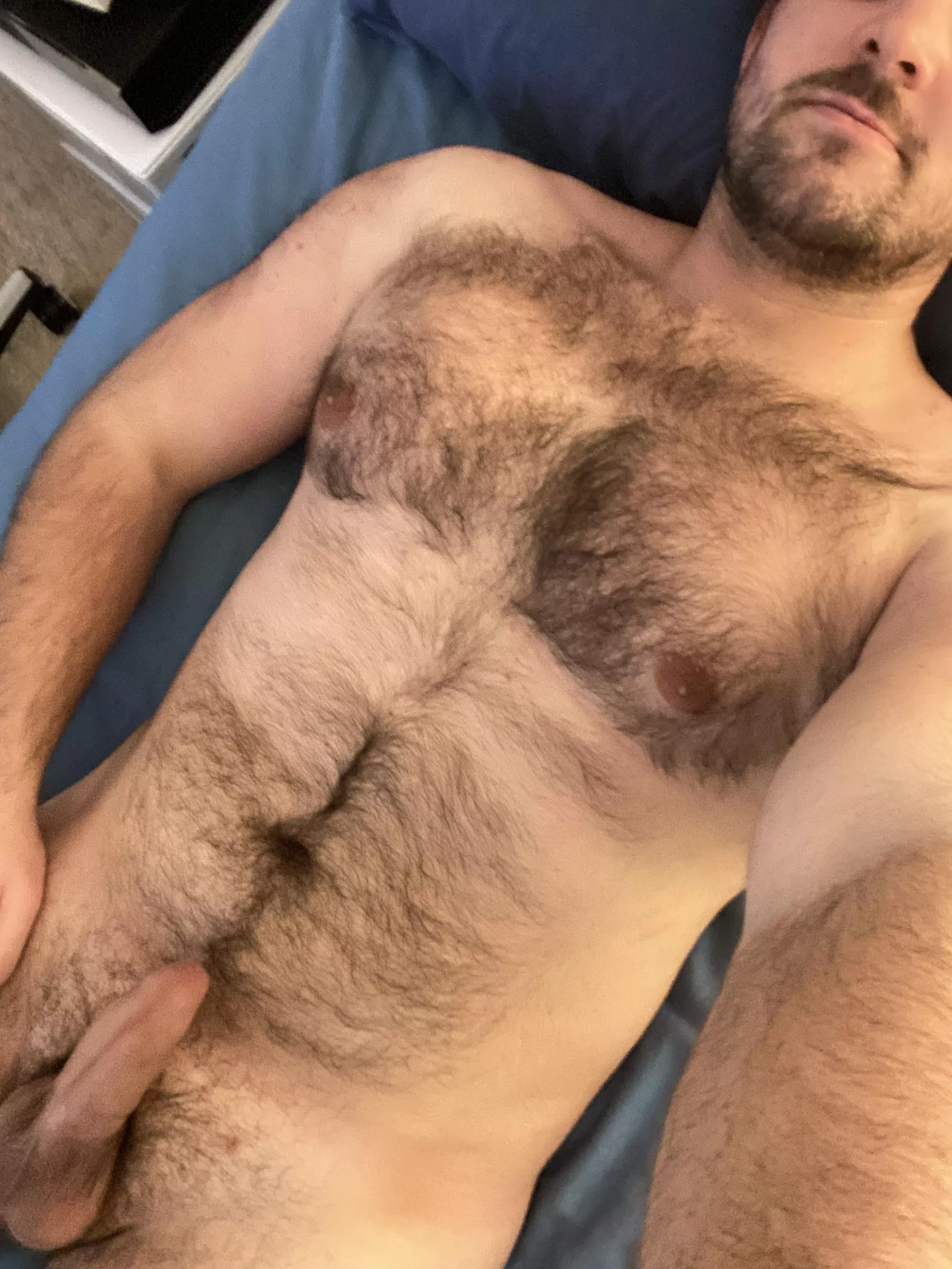 Naked lazy Sunday. Need someone to make it less lazy