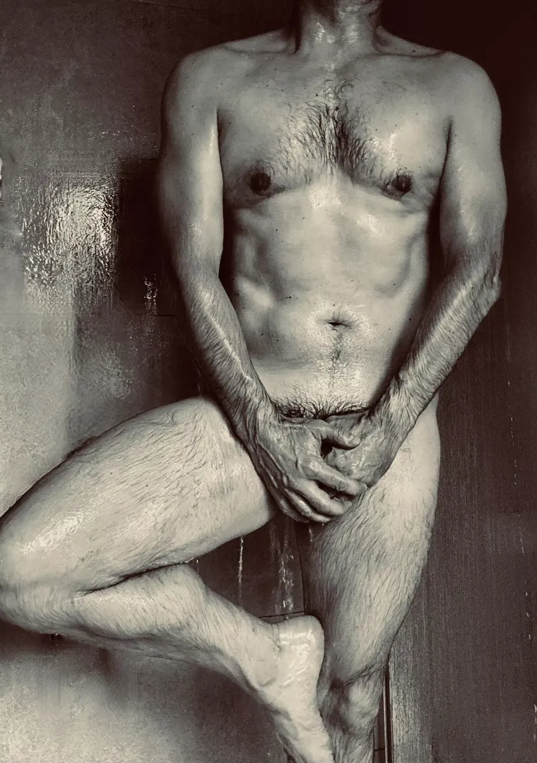 Naked, wet and shiny. Happy Monday to you all