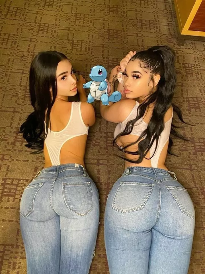 Names ? Especially the girl on the left