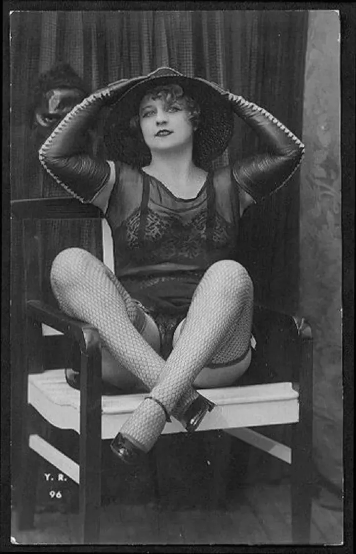 Naughty flapper