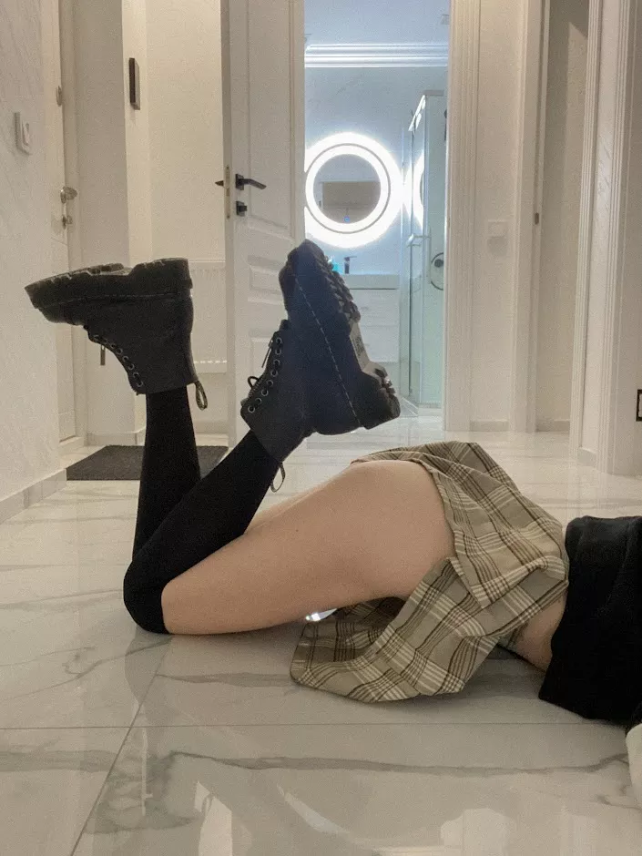 Nayghty and inviting