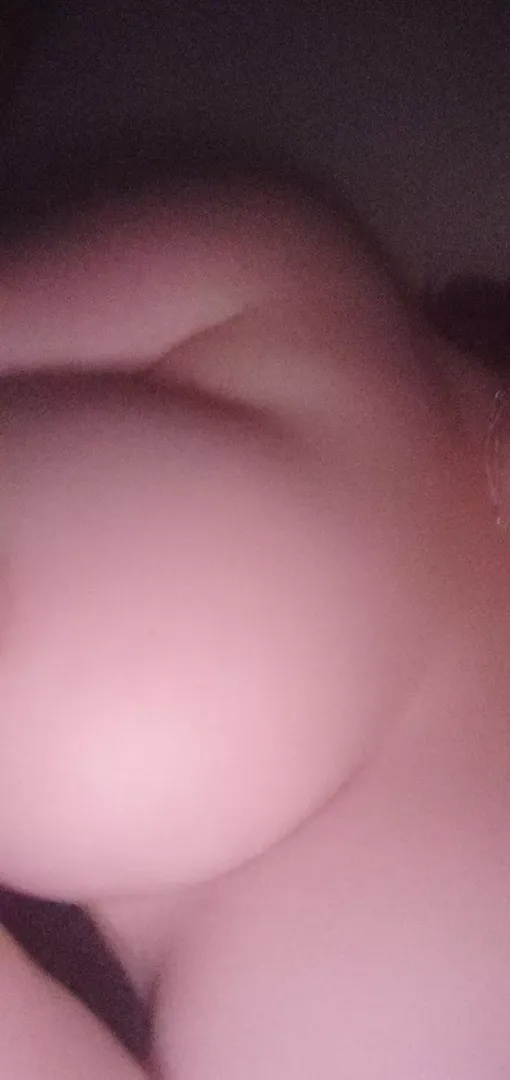 need a girl to suck on these /18