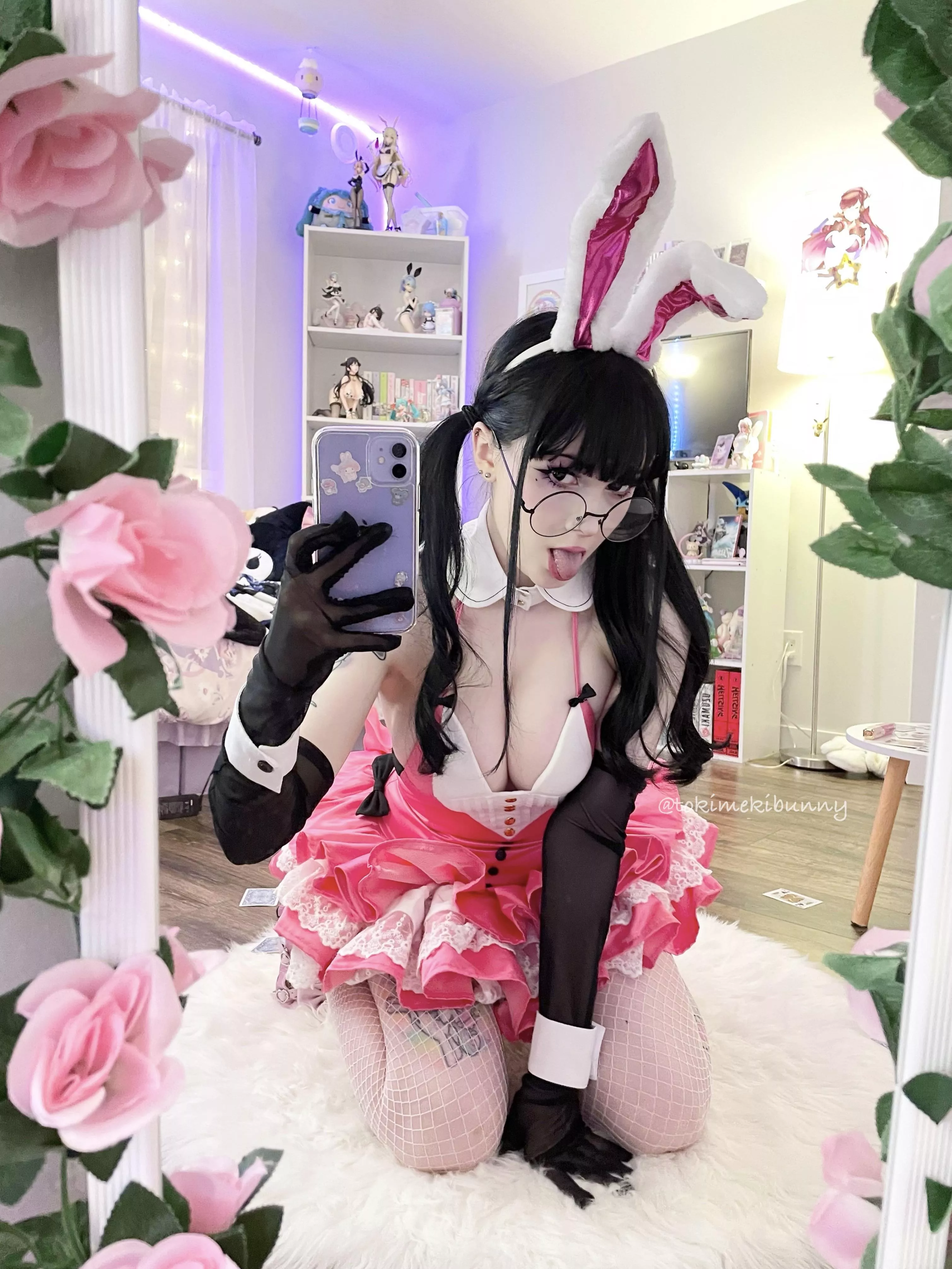 Need a horny bunny girl in your life? 💕