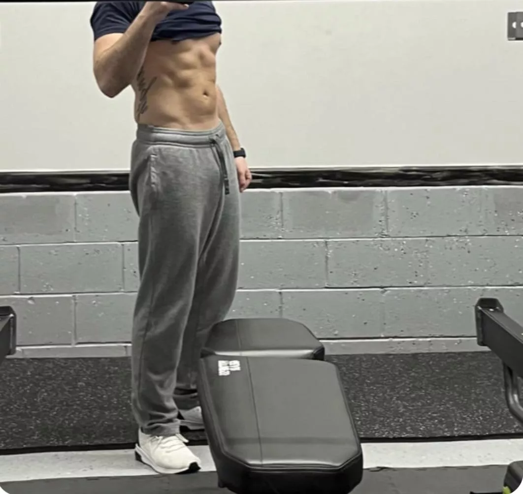 Need a spotter, can anyone lend [m]e a hand? 💪